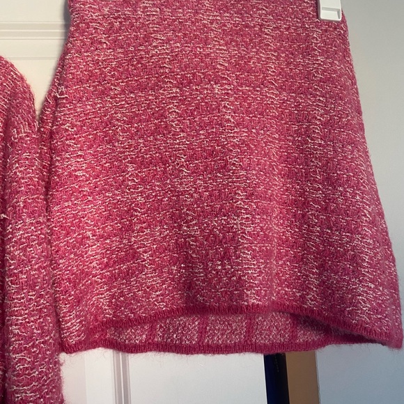 Bubble gum pink skirt and sweater set! Tweed. Very light weight - Picture 3 of 3